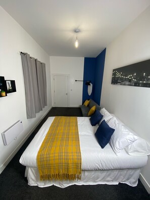 1 habitación, tabla de planchar con plancha, wifi y ropa de cama
