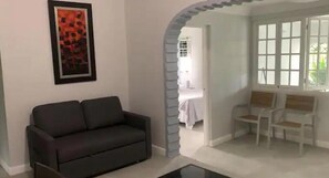 Interior - Luxury Home Away from Home in Queensboro (Kingston)