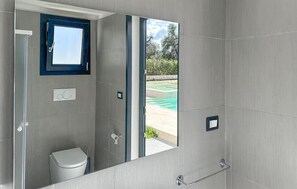 Shower - Gorgeous home in Mesagne (Mesagne)