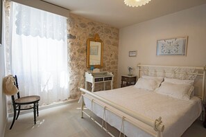 3 soverom, strykejern/-brett, wi-fi og sengetøy