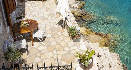 Water-front Boutique Villa,
direct access to the sea and private big terrace