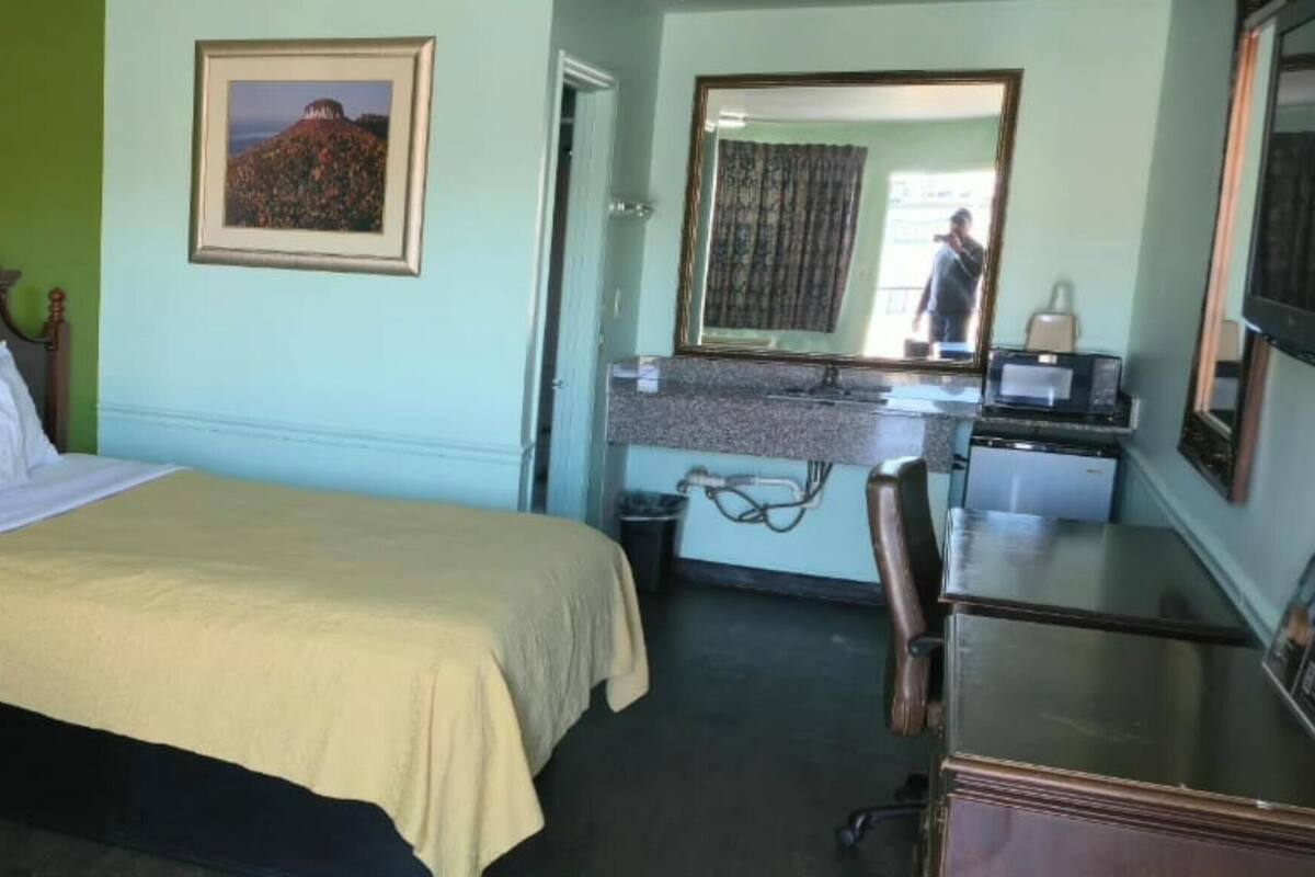 Escrivaninha, Wi-Fi de cortesia, roupa de cama