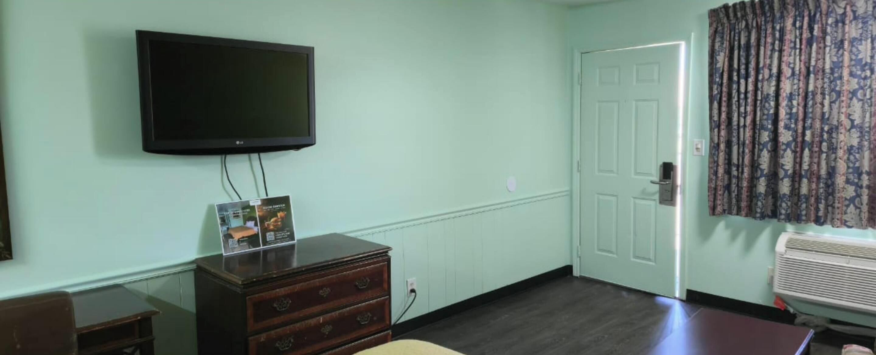 Desk, WiFi (free), bed sheets