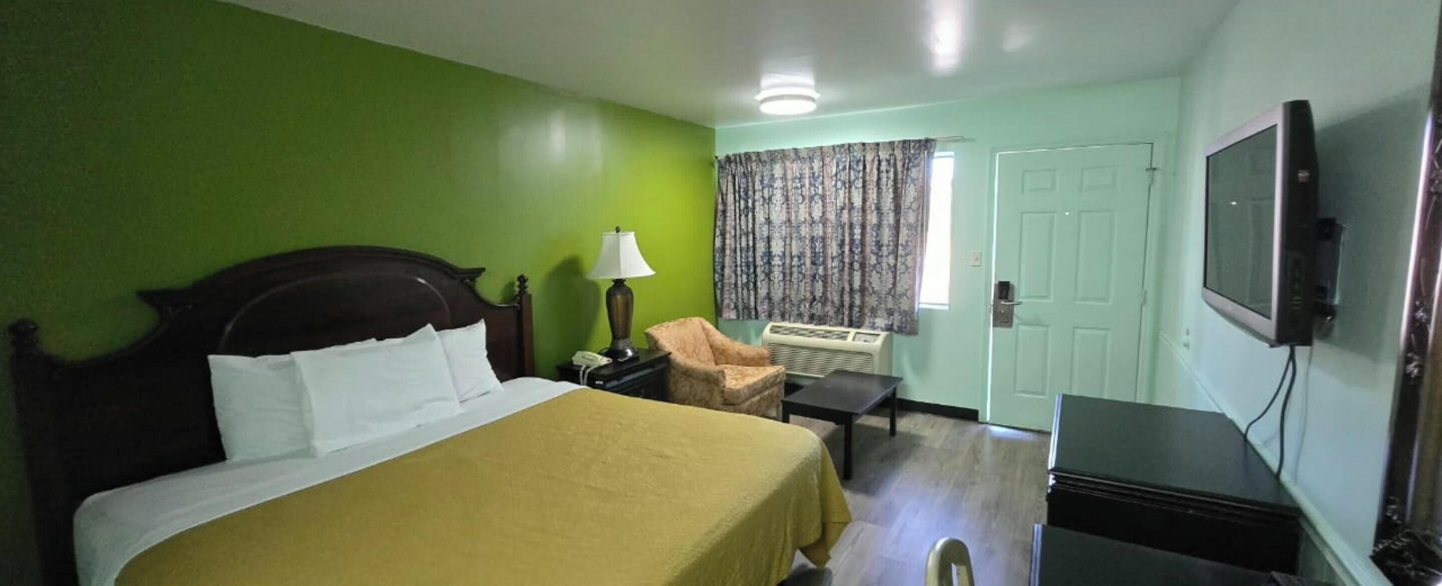Desk, WiFi (free), bed sheets