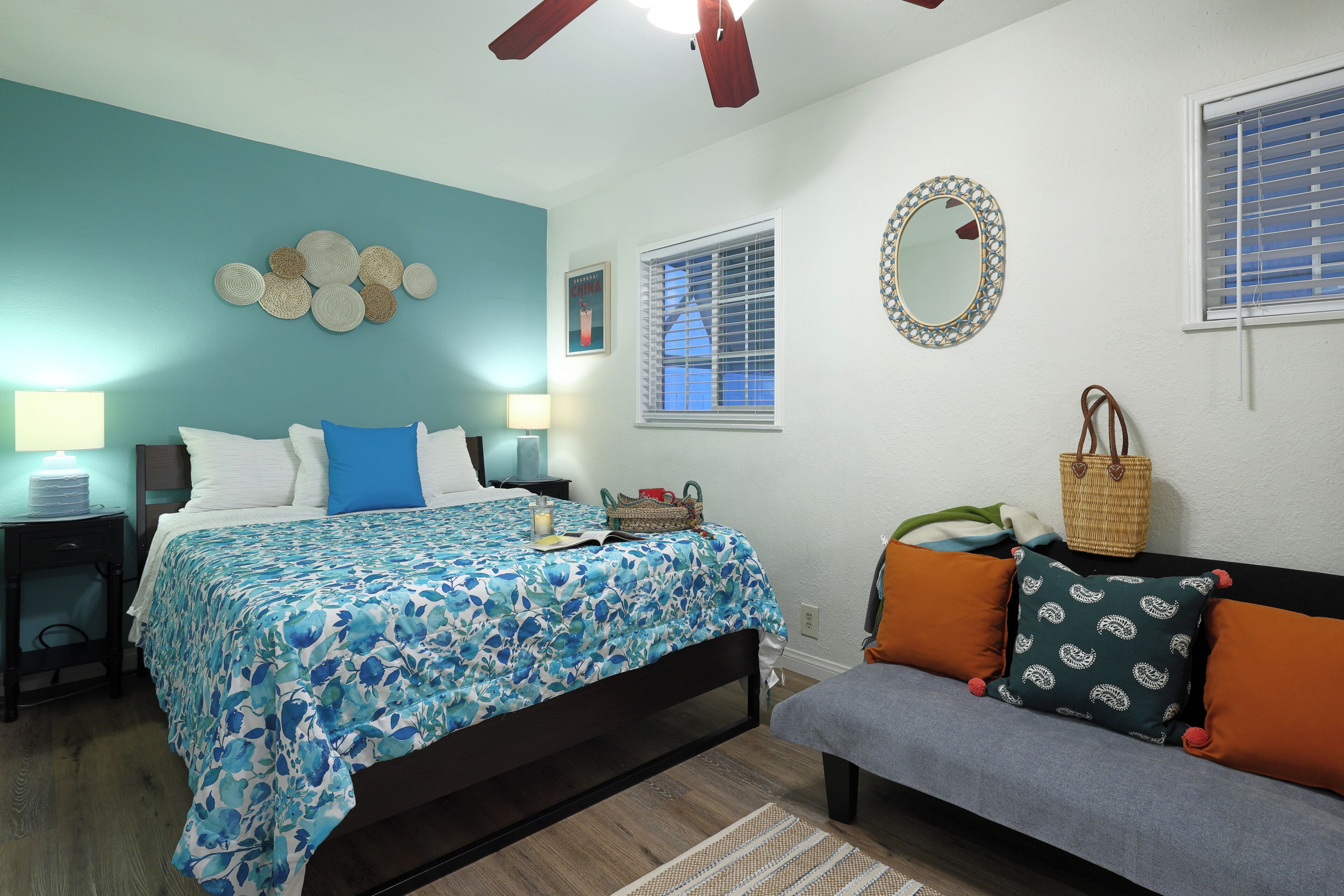 2 室のベッドルーム、アイロン / アイロン台、WiFi (無料)、ベッドシーツ