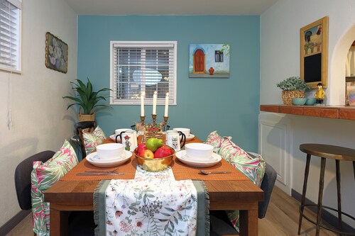 Stylish 2B2B Hideaway 10 mins. drive to Disneyland