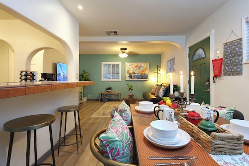 Stylish 2B2B Hideaway 10 mins. drive to Disneyland