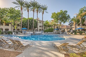 Outdoor pool - 2bd/1ba North Scottsdale Condo (Scottsdale)