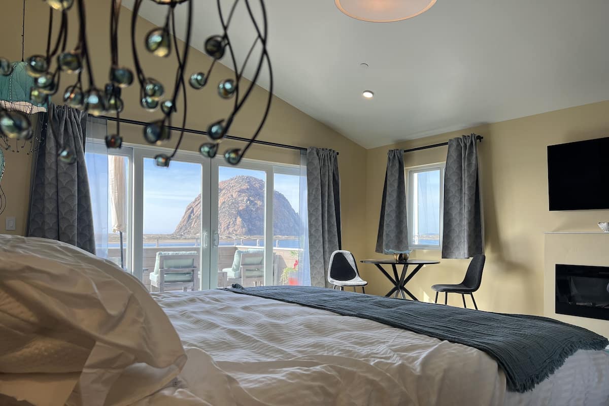 Panoramic Room, 1 King Bed with Sofa bed, Fireplace, Ocean View