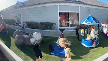 室外兒童遊樂區