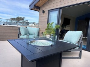 Panoramic Room, 1 King Bed with Sofa bed, Fireplace, Ocean View | Terrace/patio - HarborWalk Inn (Morro Bay)