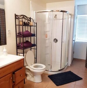 Bathroom - Private, peaceful basement w 1 bdrm. Sep entrance (Colorado Springs)