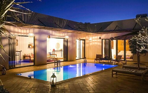 Maison Privée Avec un Piscine et Grand Jardin au Pied des Montagnes de L'atlas