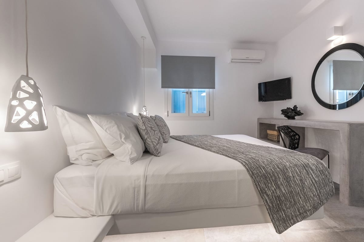 Suite – deluxe, 1 soverom, sjøutsikt | 1 soverom, sengetøy av topp kvalitet, blendingsgardiner og lydisolert