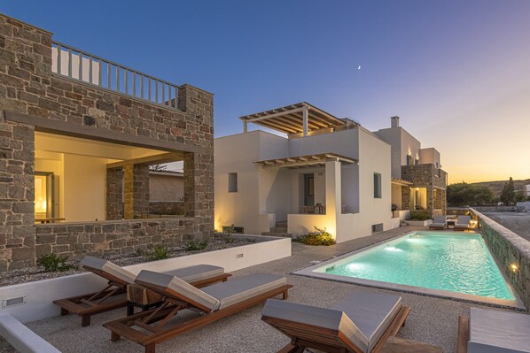 Seasonal outdoor pool - Manesis Suites (Milos)