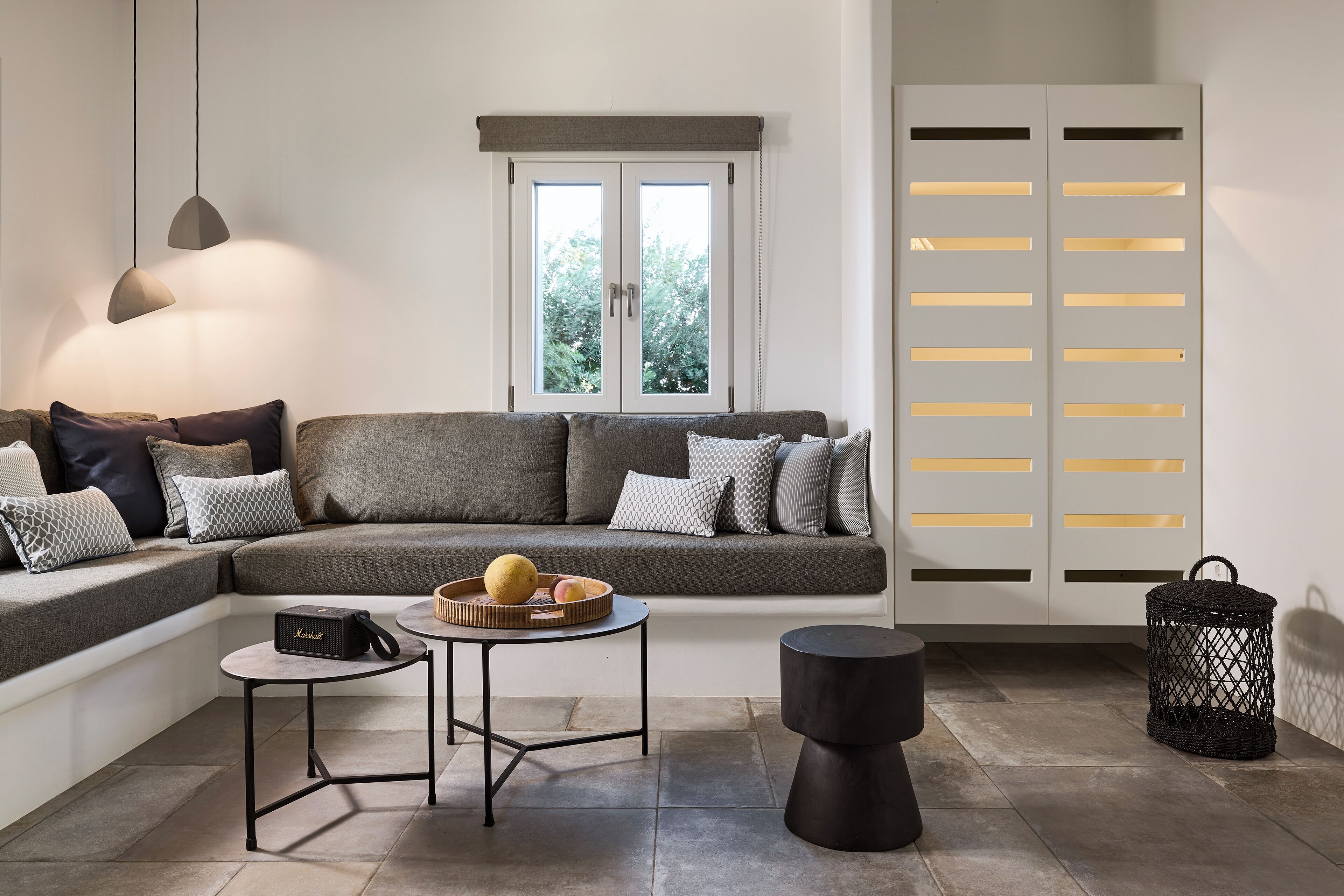 高级套房, 1 间卧室, 私人游泳池 | 起居区 | 40-英寸LED 电视（配备有线频道）