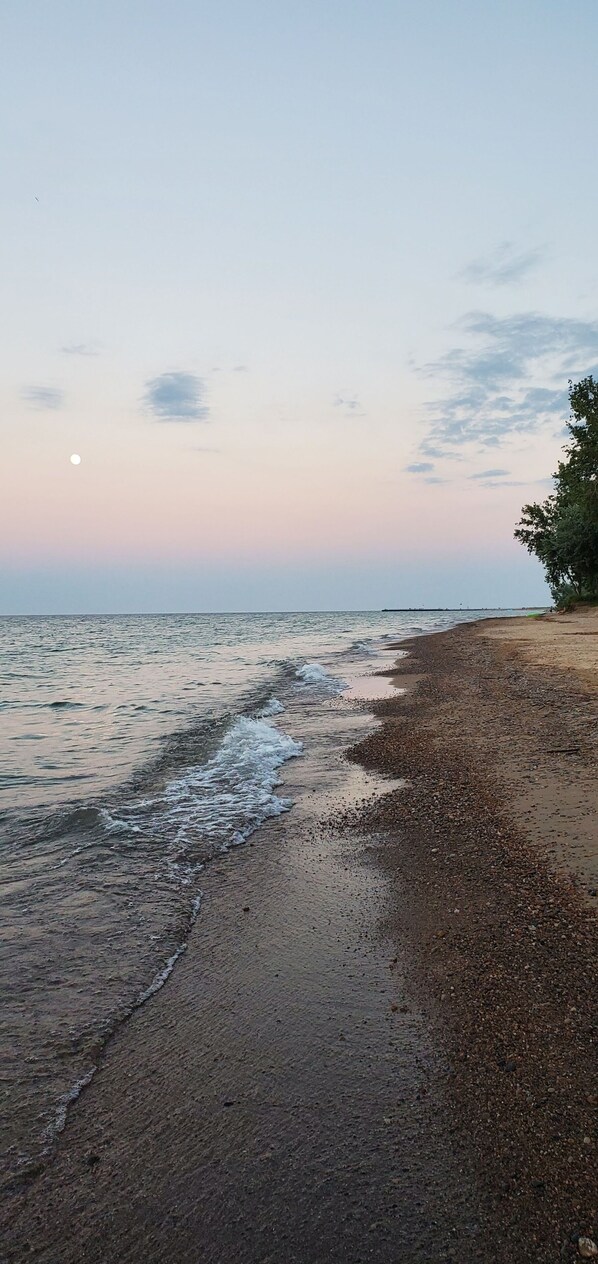 Beach nearby, beach towels - Cozy 3 Bedroom, 2 full bath, fenced yard with Lake Huron Access! (Port Sanilac)