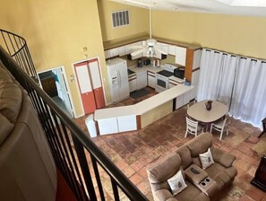 Fireplace - Spacious Pool House....completely Private!! (Lakeland)