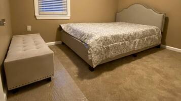 3 bedrooms, desk, iron/ironing board, free WiFi