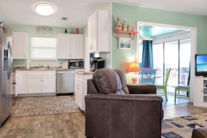 House, Multiple Beds (Sea Shell) | Living area