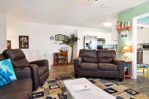 Townhome, Multiple Beds (Sea Shell) | Living area