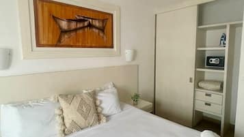 1 bedroom, in-room safe, iron/ironing board, free WiFi