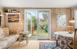 Fireplace, DVD player - Cozy home in Stubbekøbing with WiFi (Stubbekøbing)