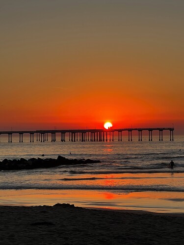 Sunset Haven: Lakeside Charm in Ocean Beach