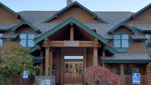 Exterior - Lovely 3 bedroom, 3 bath cabin at Grand Superior Lodge, North Shore.   (Two Harbors)