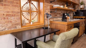 Hartwell Suites - Suite 1 | 1 bedroom, individually decorated, individually furnished, desk