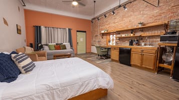 Hartwell Suites - Suite 1 | 1 bedroom, individually decorated, individually furnished, desk