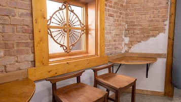 Hartwell Suites - Suite 2 | 1 bedroom, individually decorated, individually furnished, desk