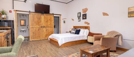 Hartwell Suites - Suite 1 | 1 Schlafzimmer, individuell dekoriert, individuell eingerichtet