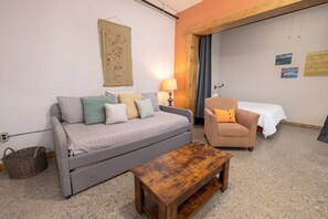 Hartwell Suites - Suite 2 | 1 sovrum, individuell inredning, unika möbler och skrivbord