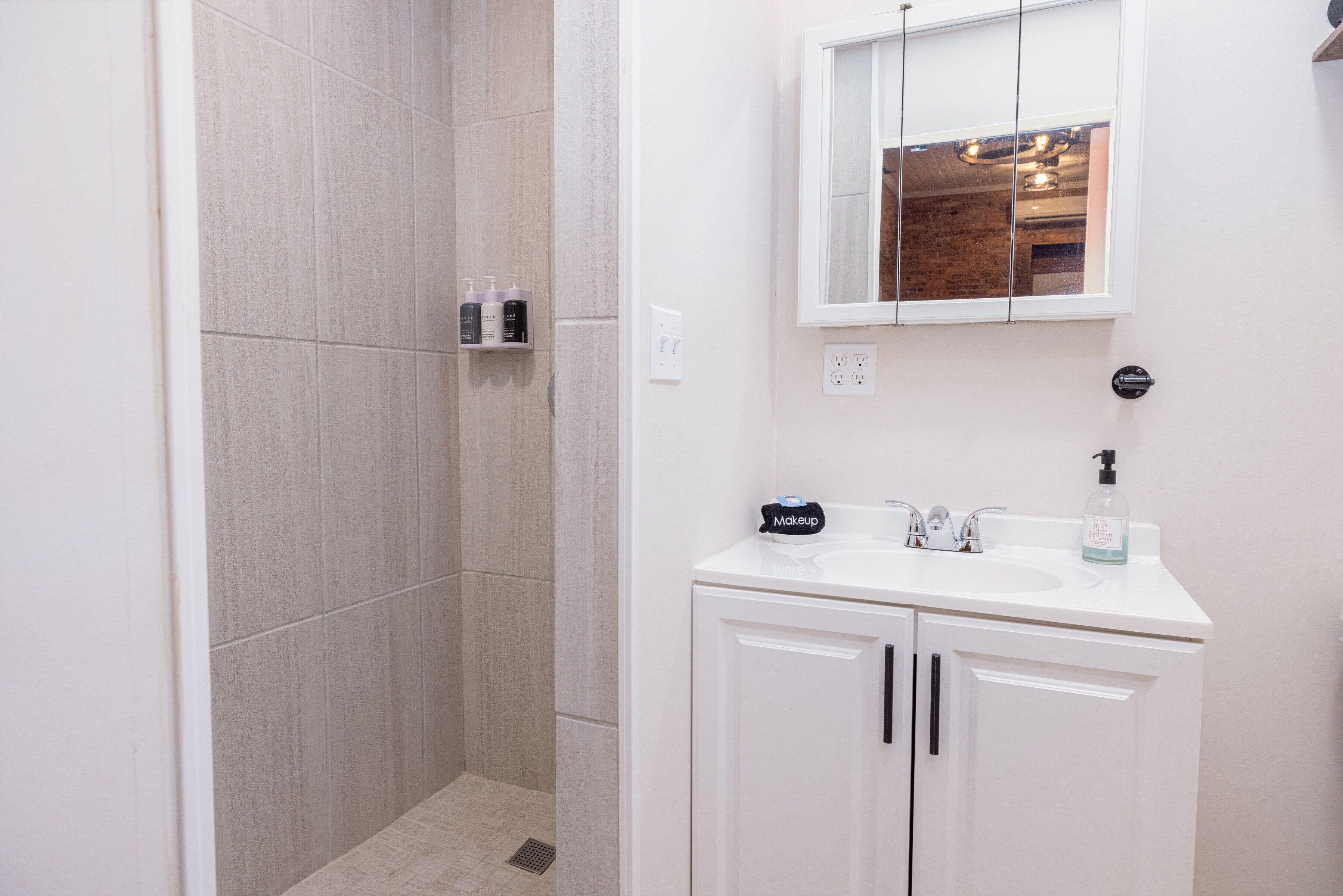 Hartwell Suites - Suite 6 | Bathroom