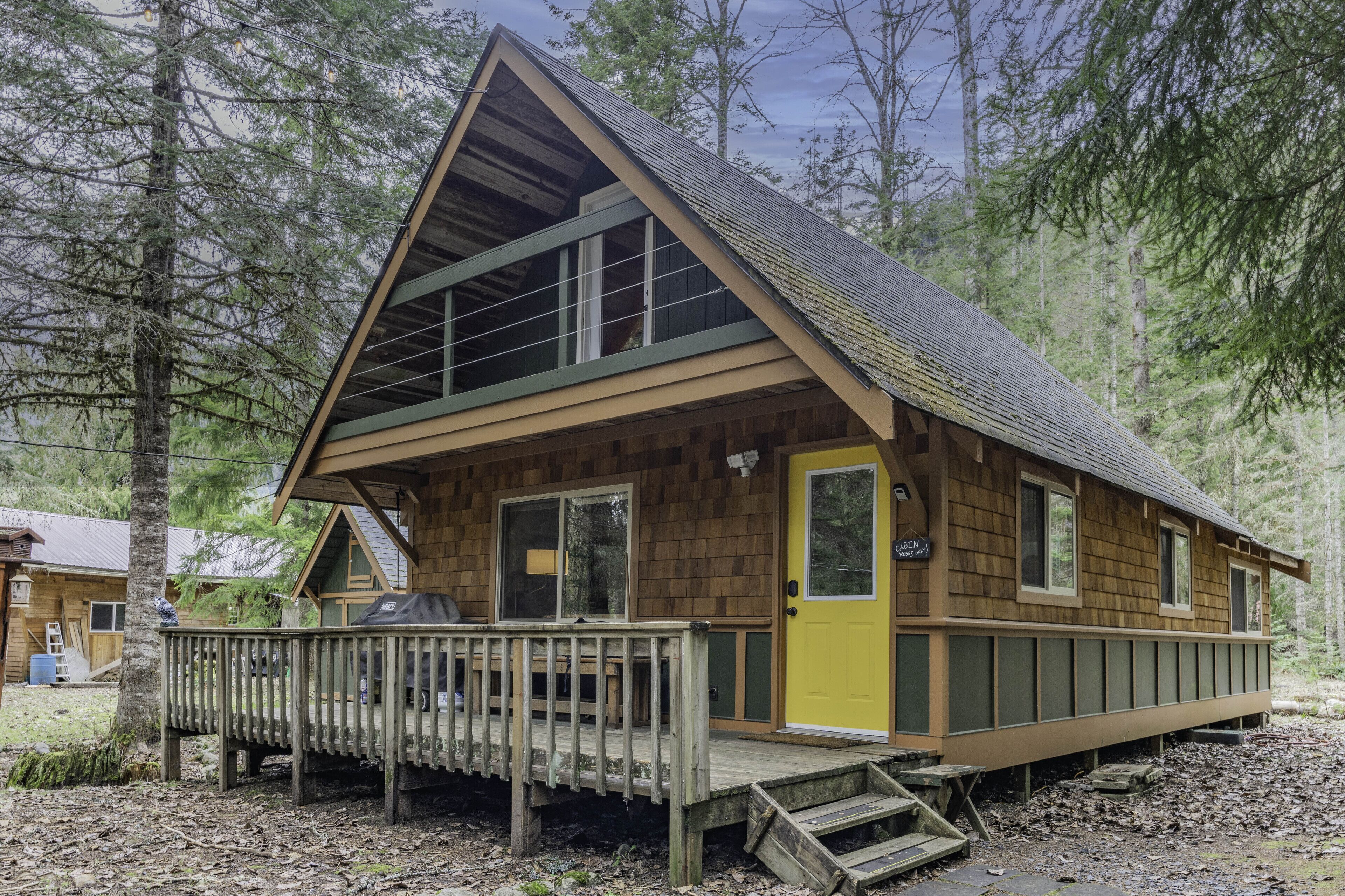 Chalet at Mt. Rainier Entrance with Hot Tub-EV Charger