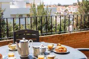 Outdoor dining - CT 232 - Eden Golf Sur - Southfacing Apartment (Mijas)