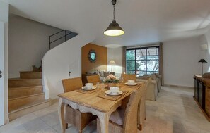 Dining - Lovely home in Saint-Laurent-de-la-Ca with WiFi (Saint-Laurent-de-la-Ca)