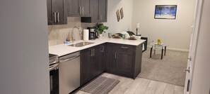 Private kitchen - Cozy 2 bedroom newly built basement suite and 3 minutes walk to a beautiful lake (Calgary)