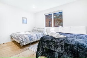 2 室のベッドルーム、アイロン / アイロン台、WiFi、ベッドシーツ