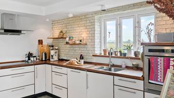 Køleskab, ovn, kogeplade, opvaskemaskine