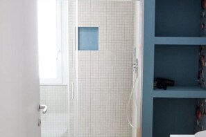 Shower, bidet - 1 bedroom apartment in milan (Milano)