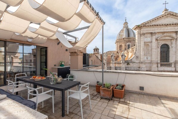 تناول الطعام بالخارج