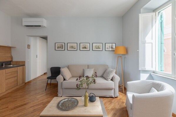 TV - iFlat | Trevi Charming (Roma)