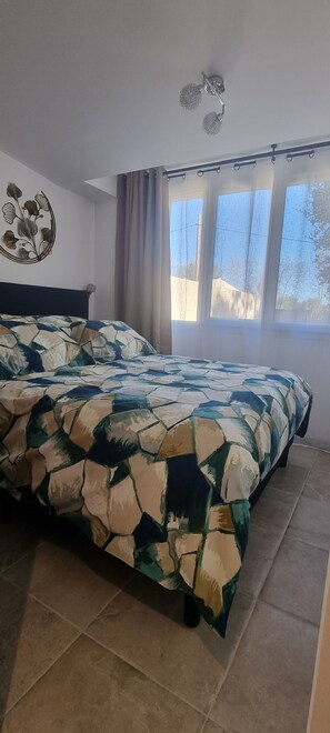 1 chambre, fer et planche à repasser, Wi-Fi gratuit, draps fournis