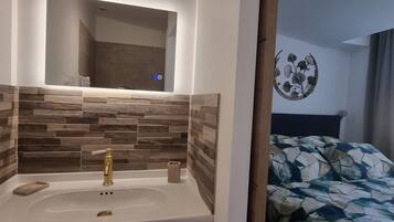 1 slaapkamer, een strijkplank/strijkijzer, gratis wifi, beddengoed