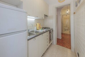 Refrigerador, horno, placa de cocina, lavavajillas