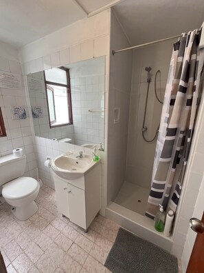 Bathroom - Harmony Inn Miraflores (Lima)