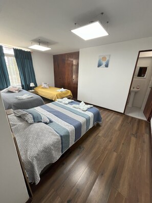 Hab Familiar Std B5 | Down comforters, individually furnished, desk, laptop workspace - Harmony Inn Miraflores (Lima)