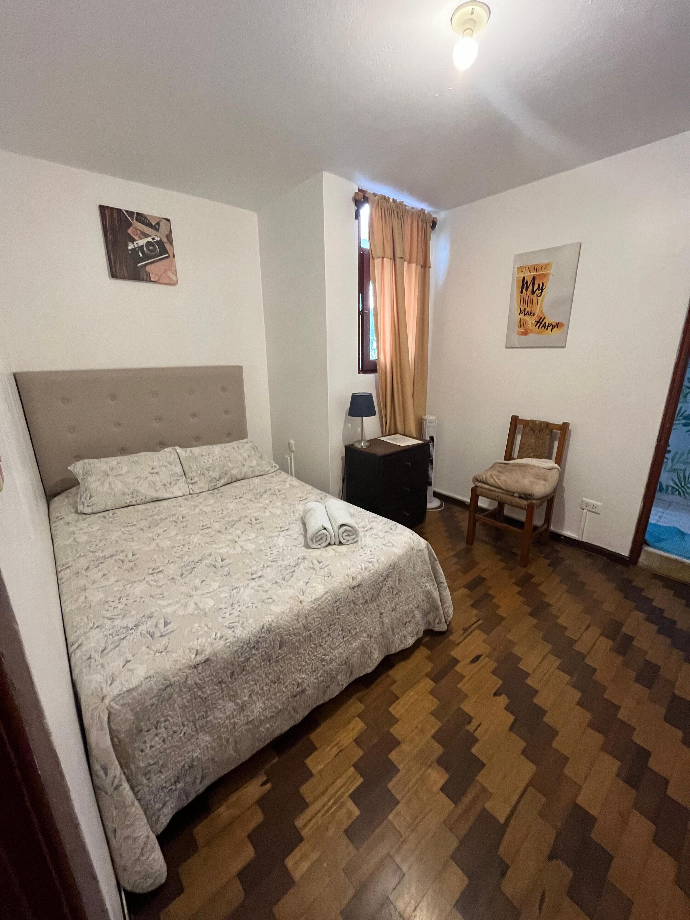 Hab Matrimonial 7 | Couette en duvet d'oie, ameublement personnalisé, bureau